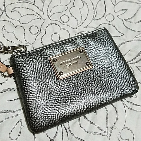 Michael Kors wristlet - Picture 1 of 5